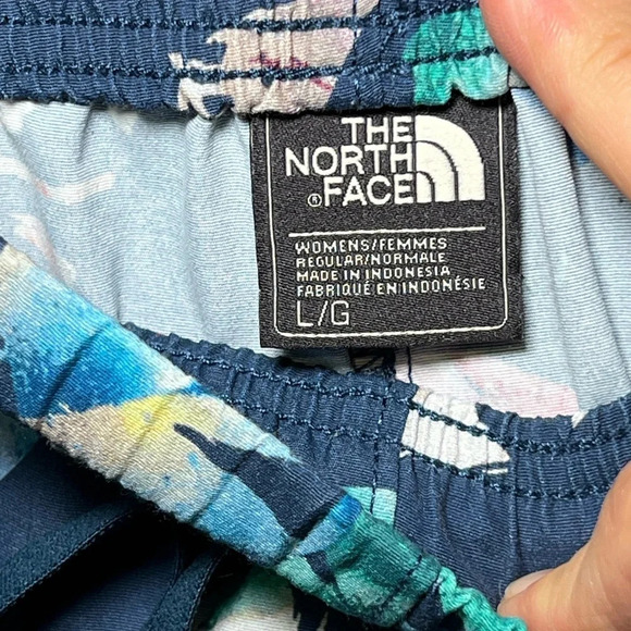 🌻 The North Face Class V Shorts in Blue Wing Teal Leaf Print Women’s size Large - Picture 4 of 9